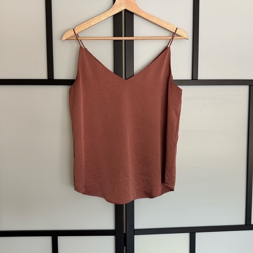 Express‎ Women’s Tank top satin look. Size small